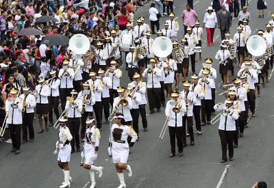 80 школьников отравились в Панаме во время парада