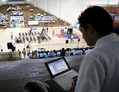 Выпускники не хотят возвращать полученные от правительства ноутбуки