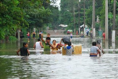 Cотни людей остались без крова из-за наводнения на западе Панамы